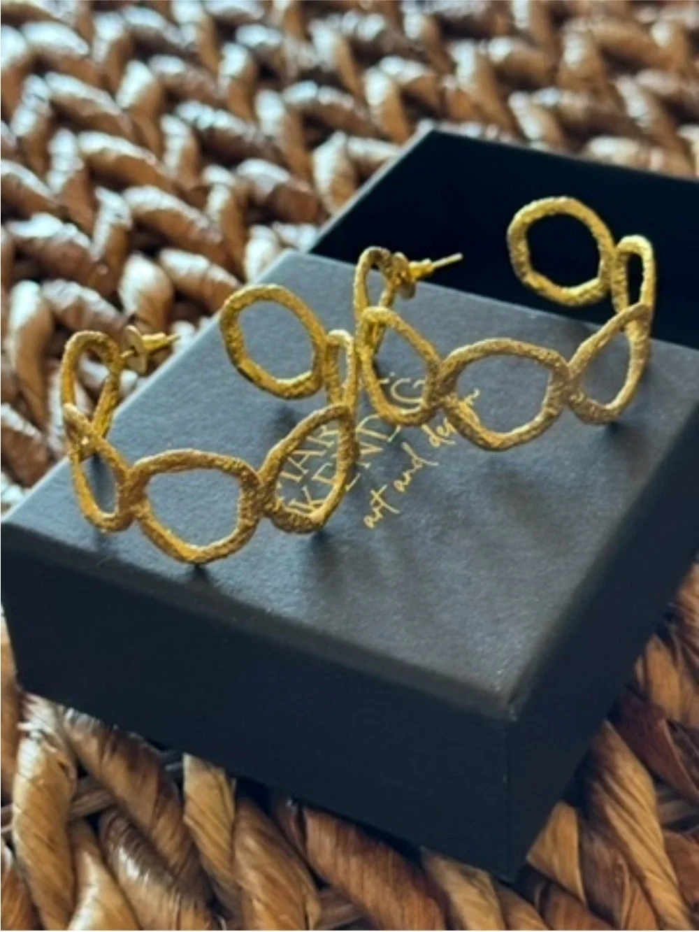 *NEW Rare Mary K. Kendig Gold Textured Open Circle Hoop Earrings